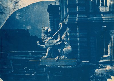 Sculpture de griffon sur un chantier à Marseille - Adolphe Terris