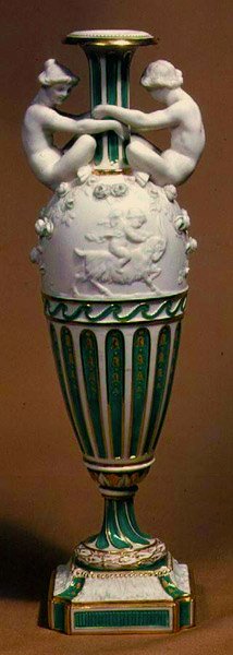 Vase Minton décoré de figures en porcelaine Parian, vers 1855 - Albert Ernest Carrier Belleuse
