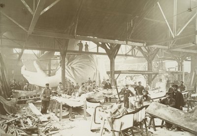 Hommes dans un atelier martelant des feuilles de cuivre pour la construction de la Statue de la Liberté, 1883 - Albert Fernique