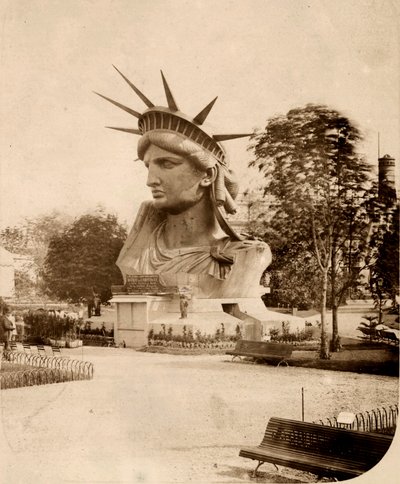 La tête de la Statue de la Liberté exposée à Paris, 1883 - Albert Fernique