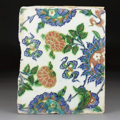 Carreau en poterie polychrome d