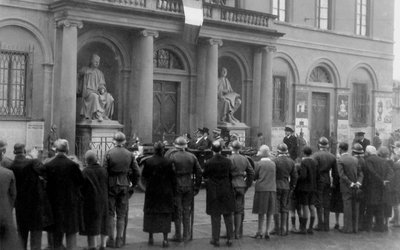 Foule de personnes sur la Piazza Duomo à l
