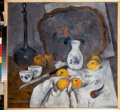 Nature morte avec une carafe et une pipe (Composition avec aussi pommes sur torchon, couteau et plateau) - Œuvre d