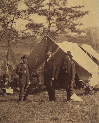 [Président Abraham Lincoln, Major Général John A. McClernand à droite, et E. J...., 4 octobre 1862 - Alexander Gardner