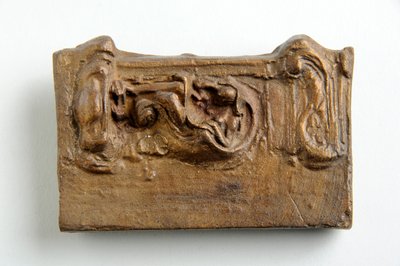 Maquette pour un panneau avec une figure assise (plâtre peint) - Alfred Gilbert