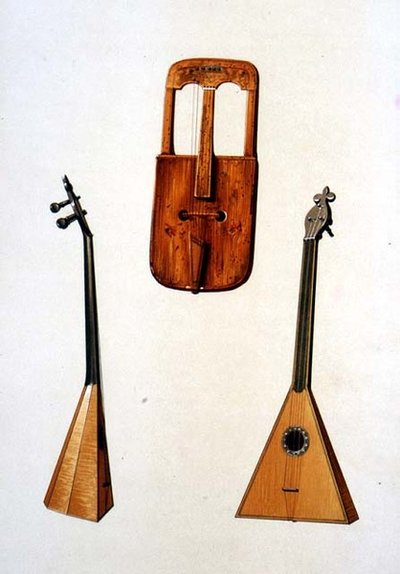 Un crwth gallois et une balalaïka russe, de 