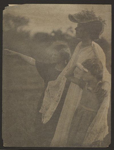 [Femme et deux enfants] - Alice Boughton