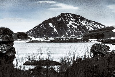 Lakeside, de la série The Back Forty, 2018 (photographie repeinte à la main) - Alice Gur-Arie