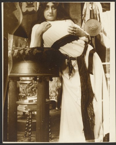 [Female Model for Illustration of Emil Gebhart