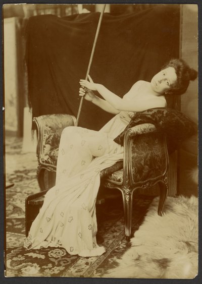 [Femme modelant sur un banc] - Alphonse Maria Mucha