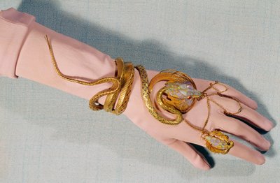 Bracelet et bague de la comédienne Henriette Rosine Bernard dite Sarah Bernhardt (1844-1923) - Alphonse Mucha
