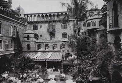 Californie : Riverside, salle à manger du patio du Glenwood Mission Inn - American Photographer (after)
