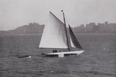 Californie : Baie de San Francisco, avec la silhouette de Telegraph Hill et Russian Hill en arrière-plan - American Photographer (after)