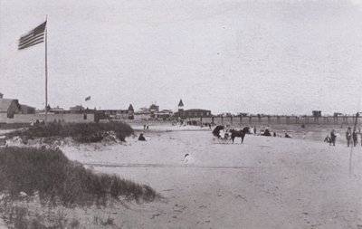 Old Orchard Beach, Maine : Scène de plage - American Photographer (after)