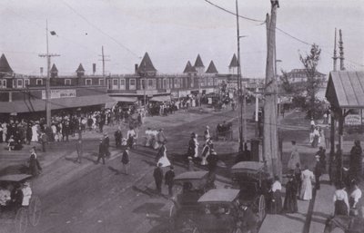 Old Orchard Beach, Maine : Scène près de la gare - American Photographer (after)