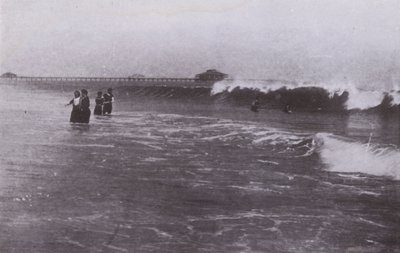 Old Orchard Beach, Maine: La vague - American Photographer (after)