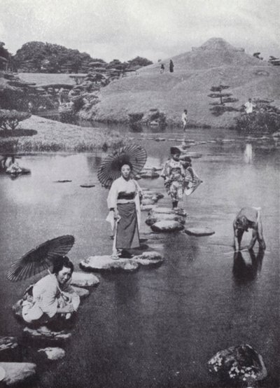 Pierres de gué dans le petit lac à Kumamato - American Photographer (after)