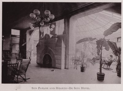 Véranda et foyer, Hôtel De Soto - American Photographer (after)