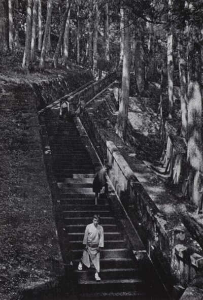 Les escaliers menant à la tombe du Shogun Ieyasu - American Photographer (after)
