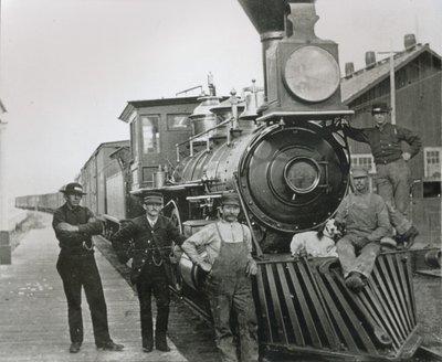 Un train de marchandises du chemin de fer Central Pacific avec l
