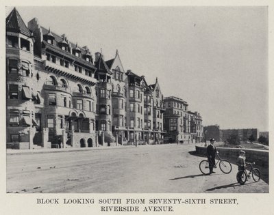 Bloc regardant vers le sud depuis Seventy-Sixth Street, Riverside Avenue - American Photographer