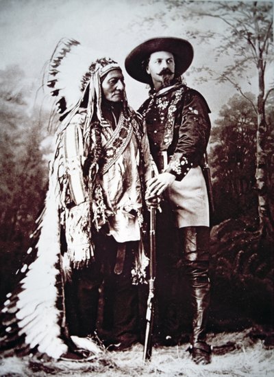 Chef Sitting Bull (1831-90) en tournée avec Buffalo Bill Cody (1846-1917) et son Wild West Show - American Photographer