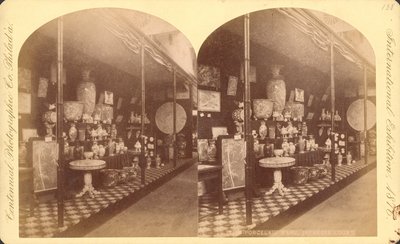 Collection de vases, urnes et paravents japonais, Cour japonaise, Exposition internationale du centenaire - American Photographer
