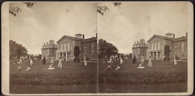 Façade du manoir et pelouse, communauté d