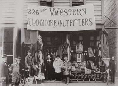 Magasin des équipementiers du Klondike, rue Cordova, Vancouver 1897 (photo n/b) - American Photographer