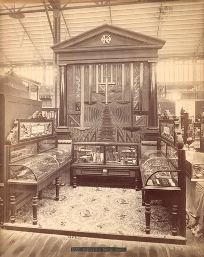 Exposition de Kuffel & Esser, Main Building, Exposition internationale du centenaire, Philadelphie, 1876 - American Photographer
