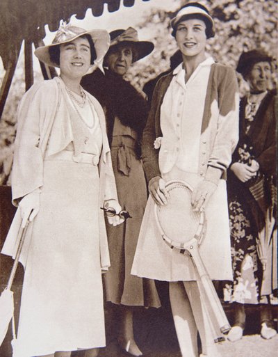 Mme Helen Wills Moody (à droite) la championne de tennis américaine, rencontre la Duchesse d