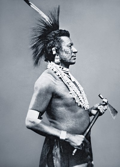 Guerrier de la tribu Osage avec une pipe tomahawk, vers 1875 - American Photographer