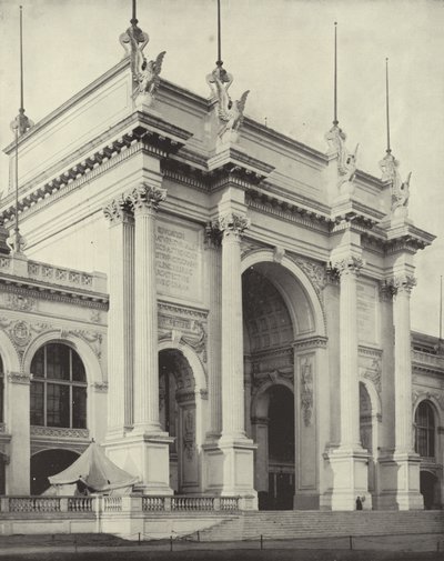 Portail du grand bâtiment des manufactures - American Photographer