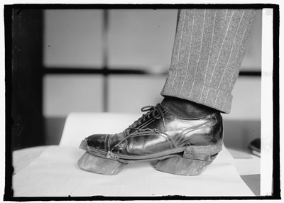 Unité de prohibition (chaussures de vache), 28 juin 1924 (photo n/b) - American Photographer