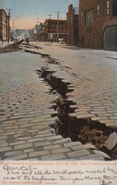 Rue fissurée par le tremblement de terre - American Photographer