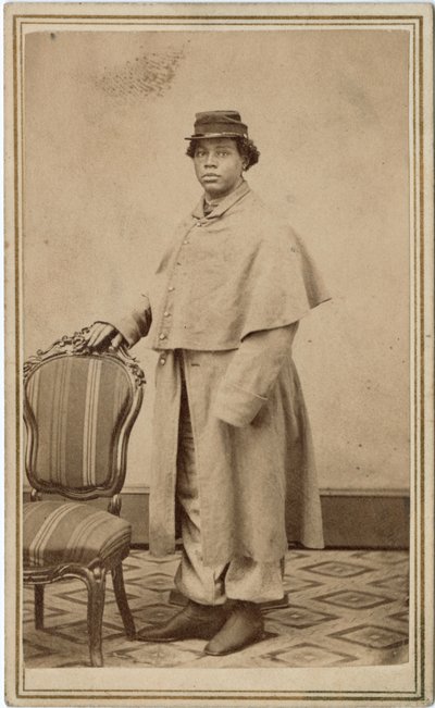Femme afro-américaine non identifiée en uniforme - American Photographer