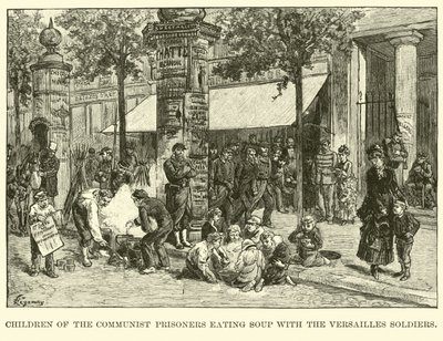Enfants des prisonniers communistes mangeant de la soupe avec les soldats de Versailles - American School