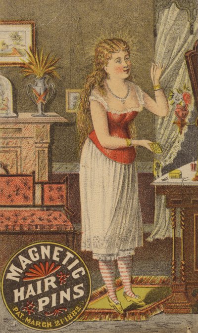 Dame coiffant ses cheveux - American School