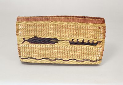 Panier Nootka représentant une scène de chasse à la baleine, de la côte nord-ouest - American School