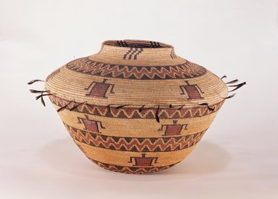 Panier de stockage Pomo avec plumes, de Californie - American School