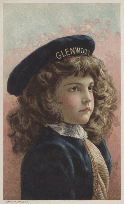 Jolie fille aux cheveux bruns bouclés et une casquette portant le nom Glenwood (chromolitho) - American School