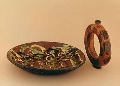 Plat ovale en terre cuite avec glaçure marbrée et porteur d