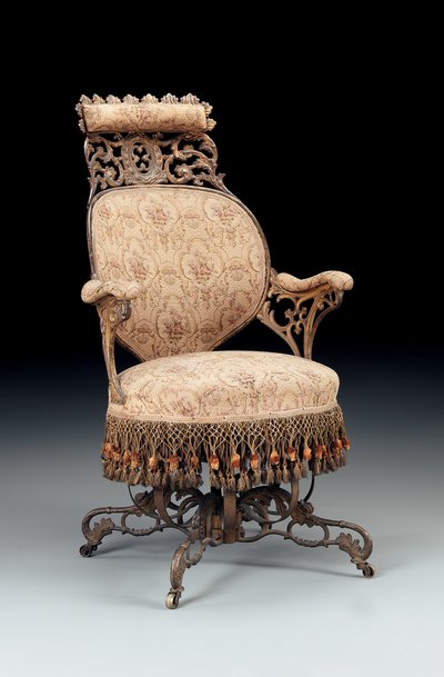 Fauteuil centripète en fonte peint et doré de style Rococo Revival, fabriqué par l