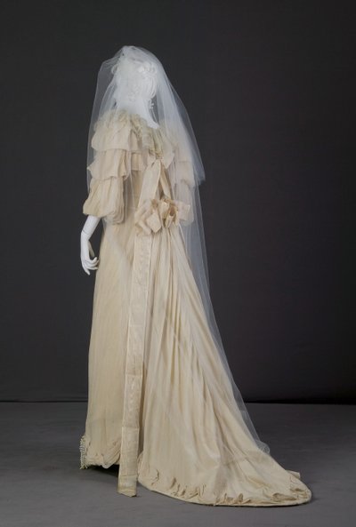 Robe de mariée, 1892 - American School