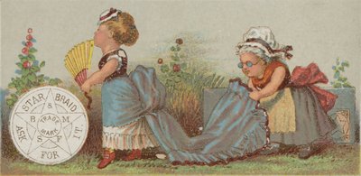 Femme tenant la traîne de la robe - American School
