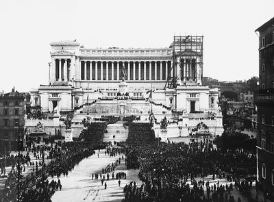 Célébration fasciste commémorant le Soldat Inconnu à l