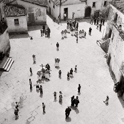Procession des Flagellants, Albano di Lucania, Potenza, Basilicata, Italie (photo n/b) - Ando Gilardi