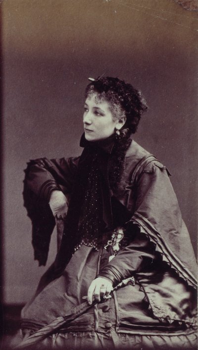 Portrait de Sarah Bernhardt (1844-1923) en costume de ville - Andre Adolphe Eugene Disderi