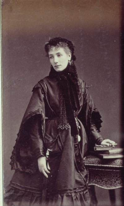 Portrait de Sarah Bernhardt (1844-1923) en costume de ville - Andre Adolphe Eugene Disderi