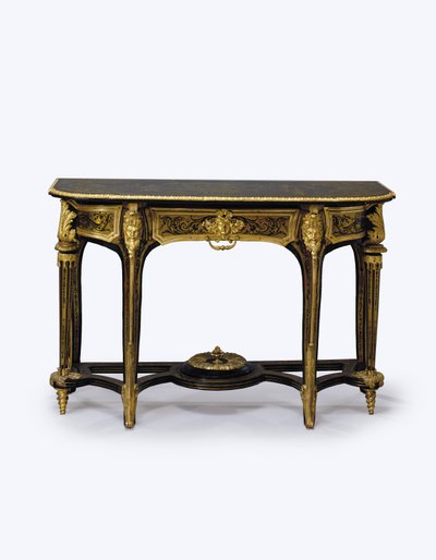 Une paire de tables de console en écaille de tortue brune montée en or moulu, vers 1710 - Andre Charles (attr. to) Boulle